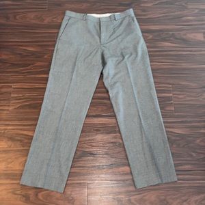 Banana Republic mens dress pants. Size 35•34. Color gray